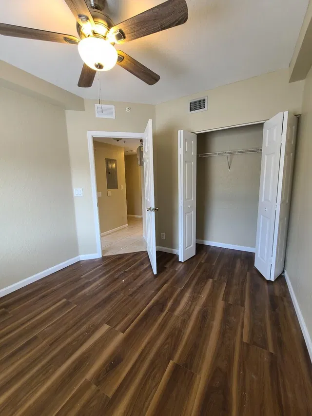 Unit 1212 photo 23