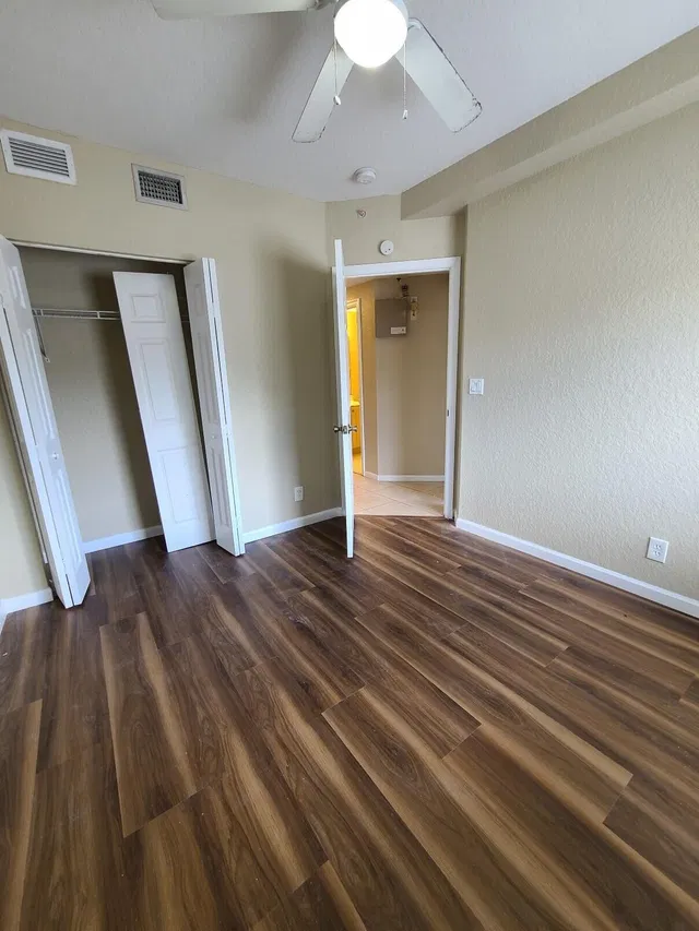 Unit 1212 photo 25