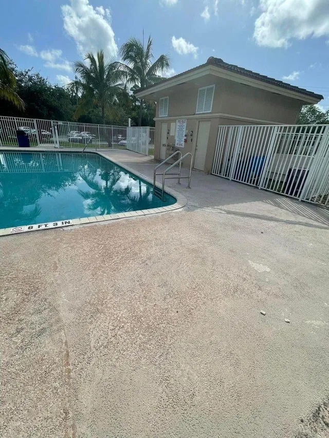 Unit 1212 photo 27