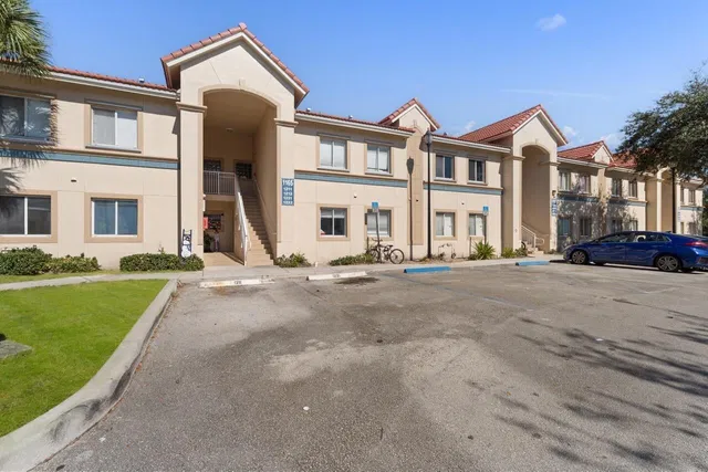 Unit 1212 photo 41