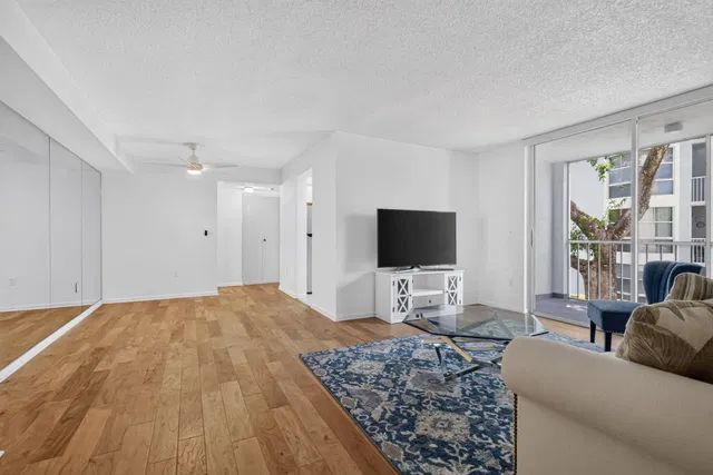 Unit 205 photo 3