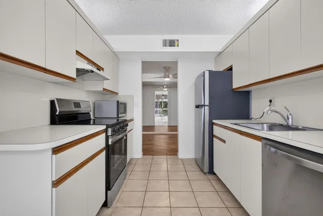 Unit 205 photo 8