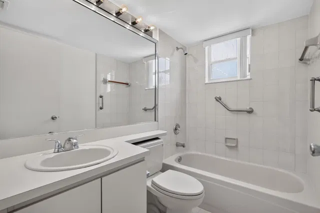 Unit 205 photo 11