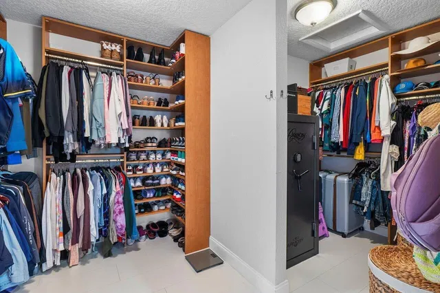 Residence photo 30