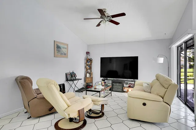 Residence photo 15