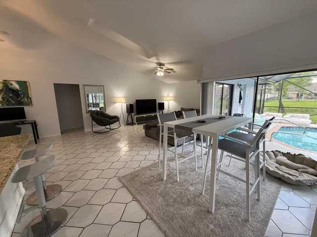 Residence photo 17