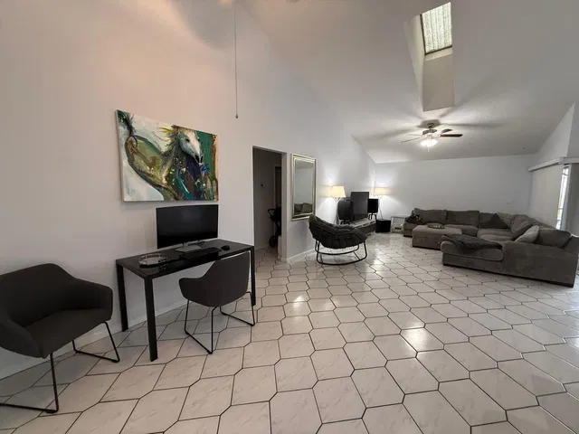 Residence photo 18