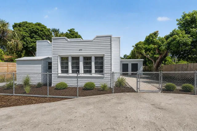 Residence photo 3