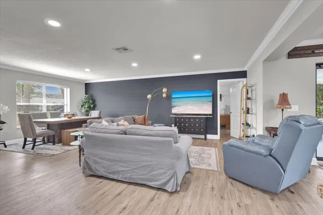 Residence photo 5