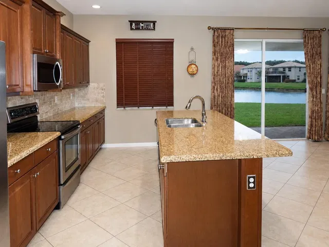 Residence photo 3