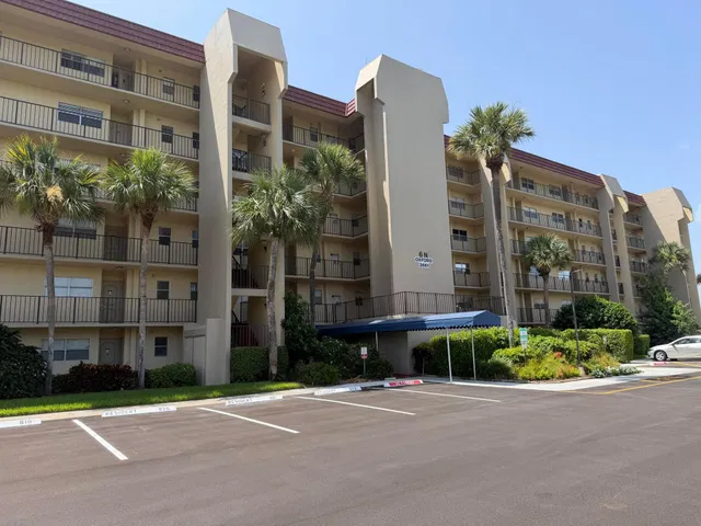 Unit 513 photo 2