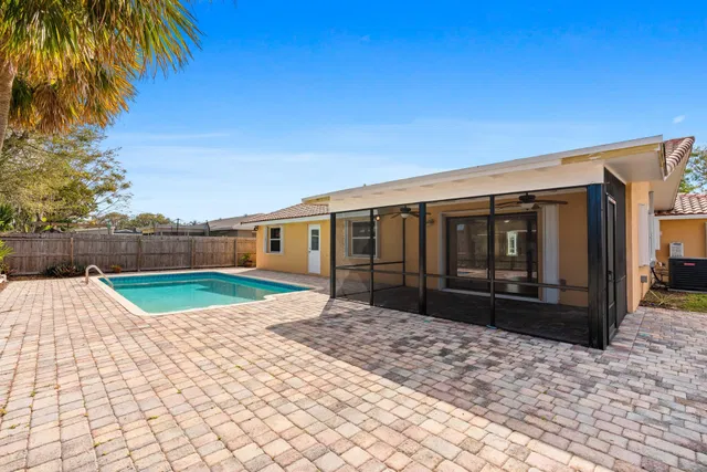  Residence photo 9