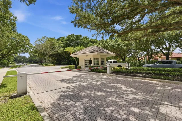 Steeplechase Residence photo 2