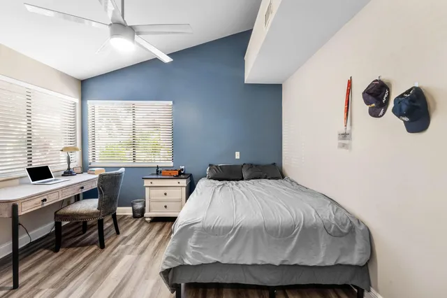 Residence photo 16