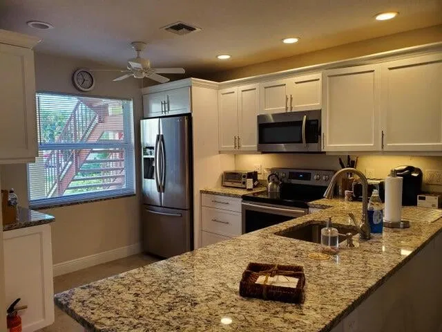Unit Unit 304 photo 6