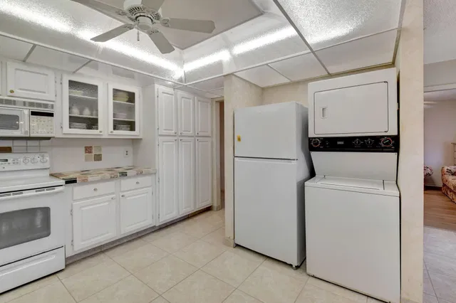 Unit 202 photo 5