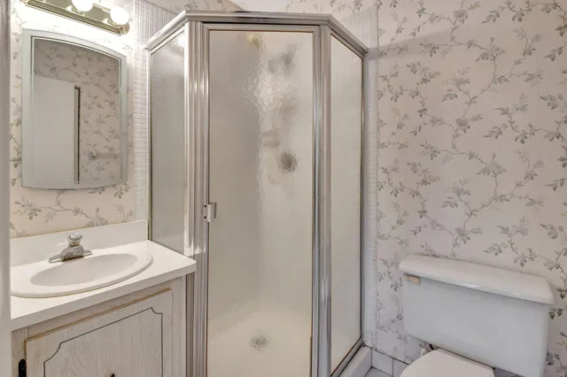 Unit 202 photo 14