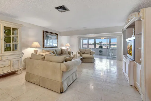 Unit 202 photo 21