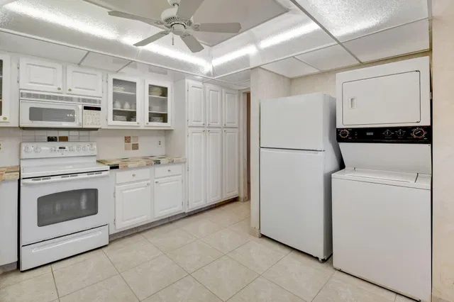Unit 202 photo 22