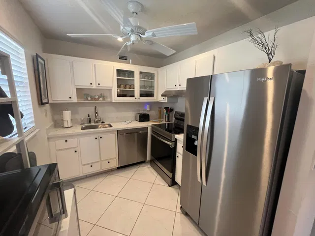 Unit 132 photo 4