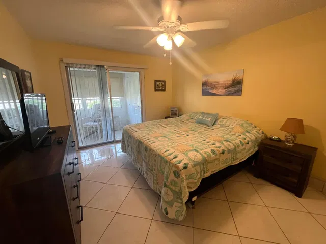 Unit 132 photo 14