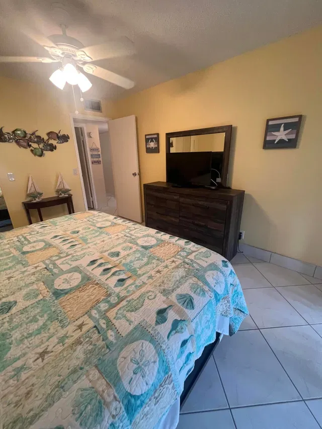 Unit 132 photo 15