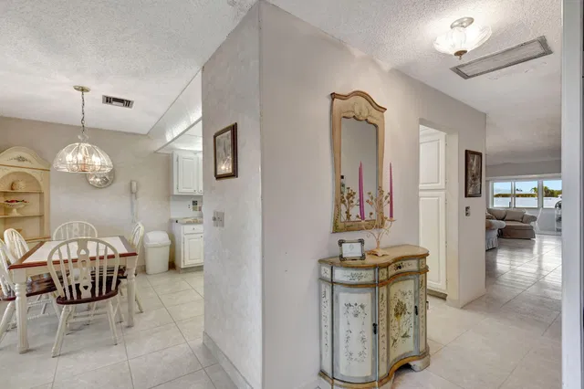 Unit 202 photo 4