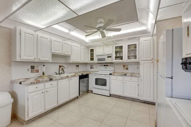 Unit 202 photo 5