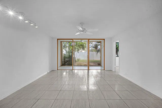Unit 107 photo 10