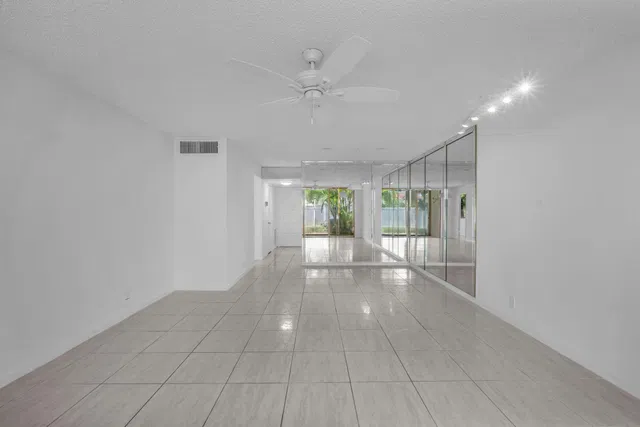 Unit 107 photo 11