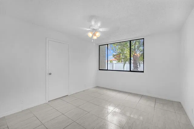 Unit 107 photo 14