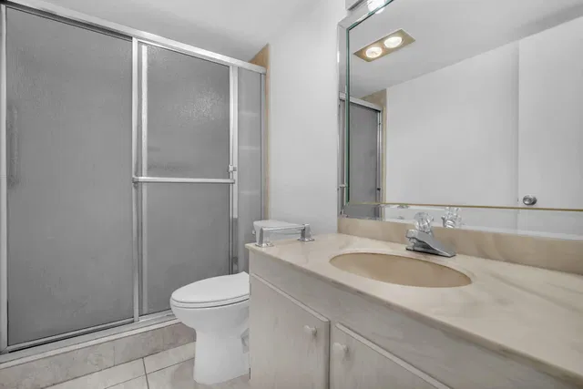 Unit 107 photo 17