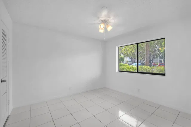 Unit 107 photo 19
