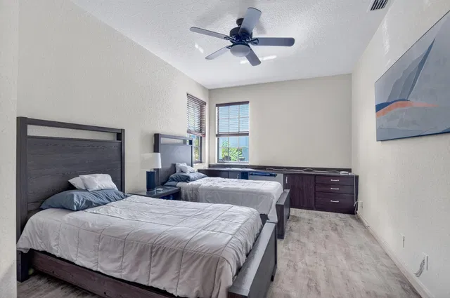 Residence photo 24