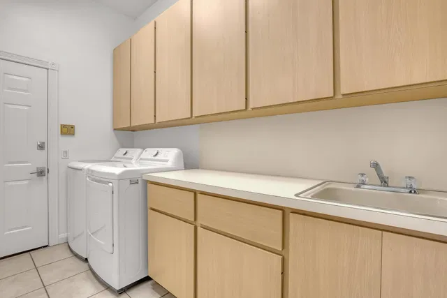 Residence photo 32