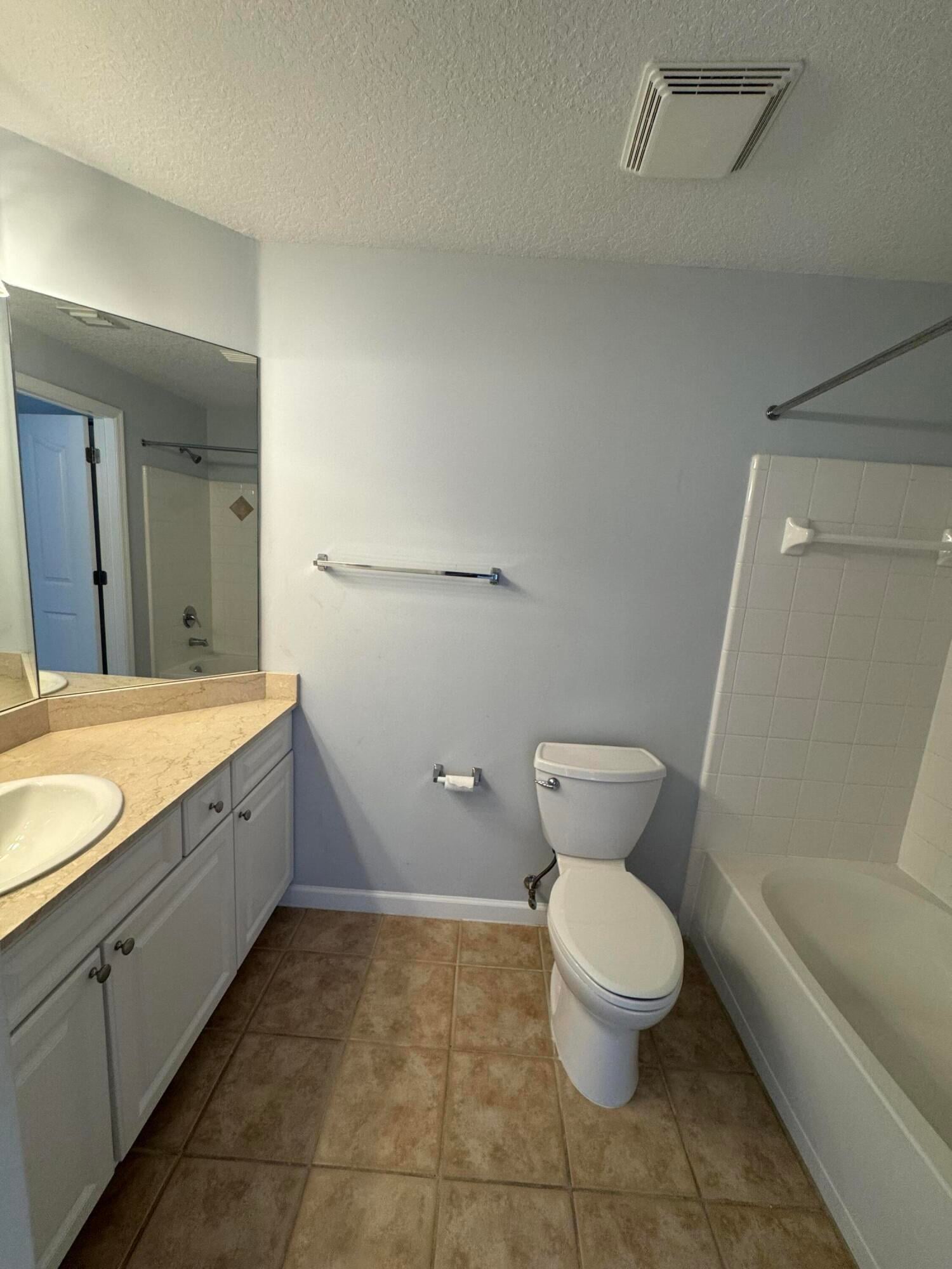 Unit 213 photo 3