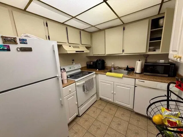 Unit 102 photo 6
