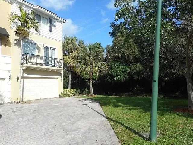Residence photo 2
