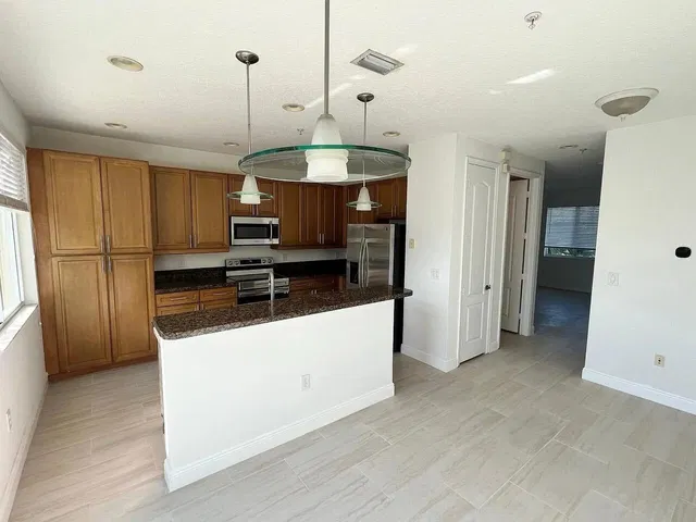 Residence photo 3