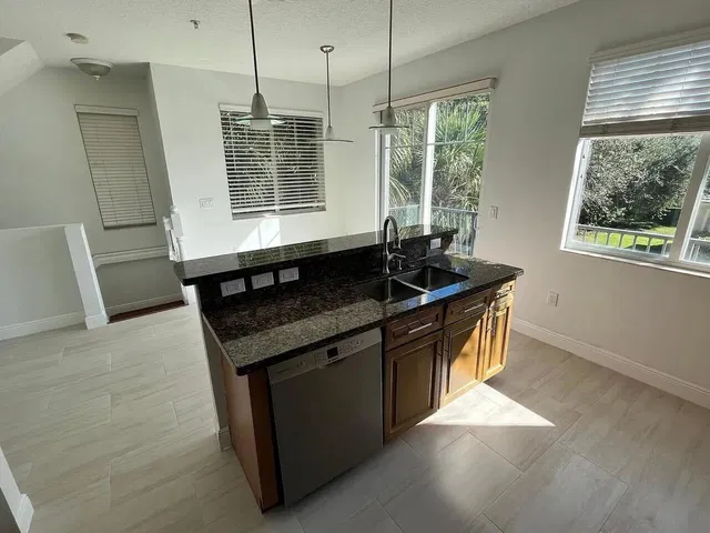 Residence photo 4