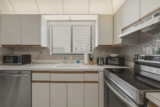  Unit 217 photo 6