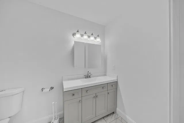 Unit B photo 22