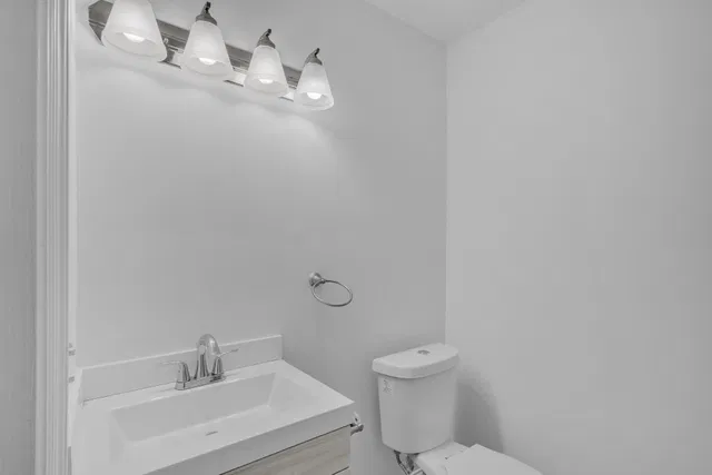 Unit B photo 23
