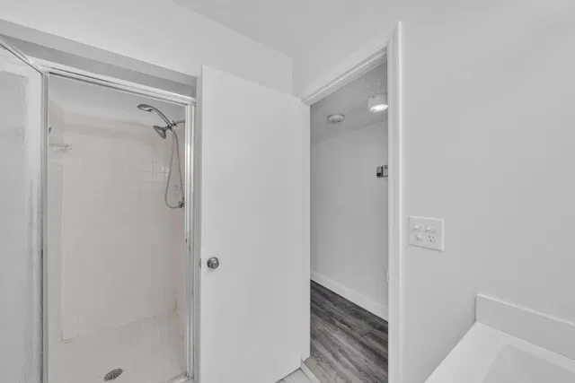 Unit B photo 24