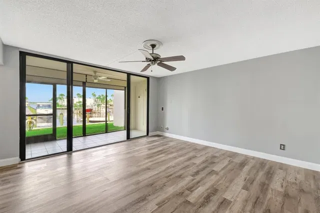 Unit 5104 photo 5