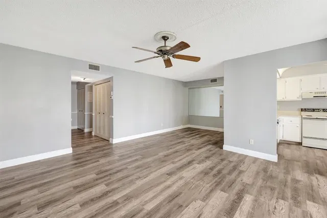 Unit 5104 photo 8