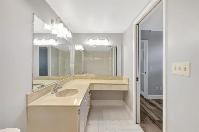 Unit 5104 photo 9