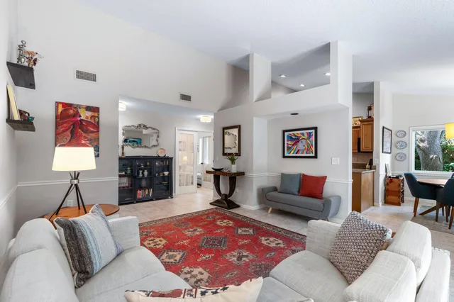  Residence photo 8