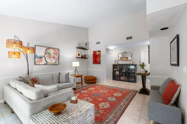  Residence photo 11