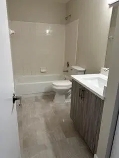 Unit B photo 8